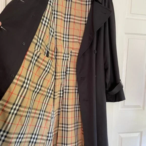 Burberry - Trench Coat